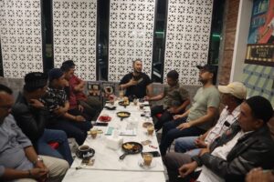 Usai Salat Tarwih, Camat Panakkukang & Jajaran Direksi PD Parkir Makassar Raya Gelar Rapat Koordinasi