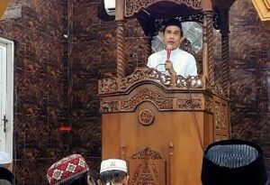 Tarawih Pertama di Lakkang, Ketua DPRD Makassar: “Jagai Anakta’, Jaga Kampung Kita”