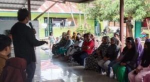 Kadis PU Makassar Silaturahmi-Bagi Sembako Ramadan ke Warga di Dua Longwis Rappocini