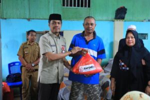 Bapenda Makassar Bagi-bagi Sembako di Kecamatan Tamalate