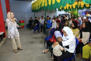 Usai Pengawasan APBD di SMAN 9 Makassar, Debbie Rusdin Lanjut Silaturahmi dengan Ratusan Warga Rappocini