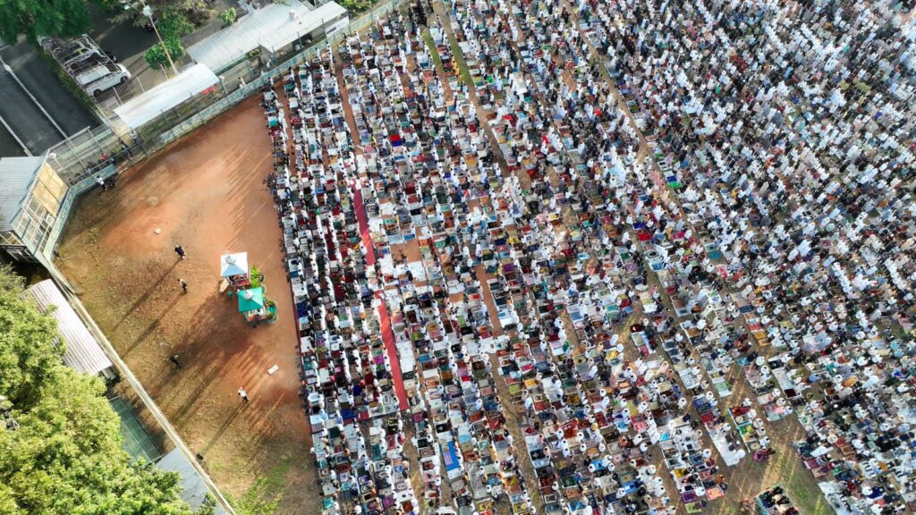 Salat Ied Bersama Ribuan Warga Makassar di Karebosi, Danny Pomanto: Momentum Perkuat Ukhuwah Islamiyah