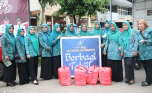 PKK Mariso Lakukan Giat Berbagi Takjil