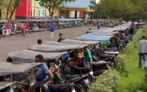 ‘Pangkep Bangkit’ Bagi-bagi Paket Ramadan & Uang Transport Kepada ‘Komunitas Pabentor’