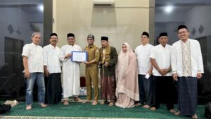 Pemkot Makassar Serahkan Dana Hibah ke Dua Masjid di Kecamatan Manggala