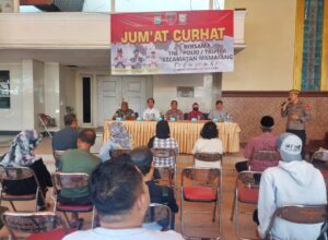 Sekcam Mamajang Hadiri ‘Jumat Curhat’ Bersama Tripika
