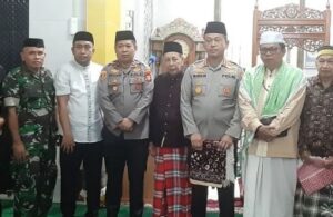 Bersama Camat Manggala, Kapolrestabes Makassar Salat Subuh Berjamaah di Mesjid Nurul Muslimin