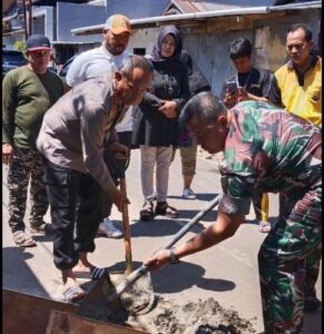 Camat Panakkukang Dampingi Kapolrestabes Makassar & Dandim 1408 BS Bedah Rumah Mantan Pejuang Veteran
