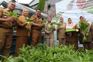 Didampingi  Camat Tamalate, Kepala DPPPA, Dinkes, DPP, Fatma Cek Kesiapan Lomba Kelurahan Tingkat Kabupaten Kota 2023