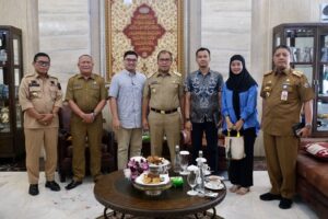 Kepala Balitbangda & BKPSDMD Makassar Dampingi Danny Terima Perwakilan Stafsus Presiden, Dorong Pemuda Jadi Abdi Negara