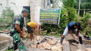 Bersama Warga, TMMD Bulukumba Bangun Jamban Rumah Warga