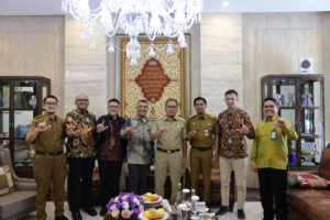 Bersama Kepala Bapenda, Danny Pomanto Tandatangani MoU Layanan Publik Perbankan dengan Bank Mandiri