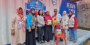 Dinsos Makassar Serahkan Bantuan untuk Lansia Terlantar di Dua Kecamatan