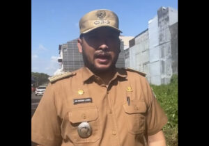 Camat Panakkukang Pantau Satgas Panakkukang Bersihkan Drainase