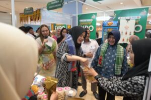Hadiri Cooperative Expo 2023, Wawali-Ketua TP PKK Makassar Borong Produk UMKM