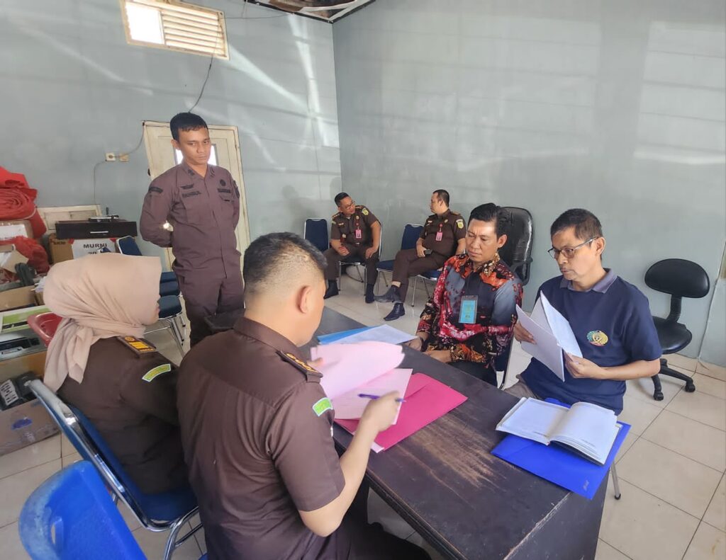 3 Tersangka Serta Barbuk Dugaan Korupsi PDAM Makassar 2017-2019 Diserahkan ke JPU