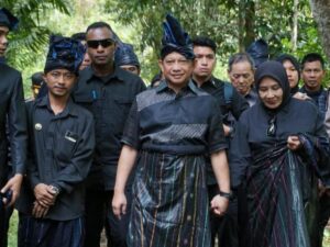 Disambut Ratusan Warga di Ammatoa Kajang, Mendagri Diberi Gelar ‘Puto Tito Daeng Manai’