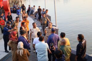 Didampingi Kepala DPU, DP2, Kasatpol, BPBD & Damkar, Danny Cek Persiapan HUT RI ke-78 di Losari