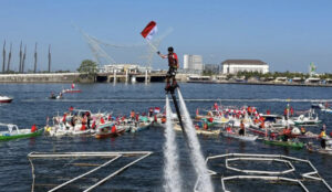 Atraksi Flyboard & Jetski Performance Dispora Makassar Meriahkan HUT RI