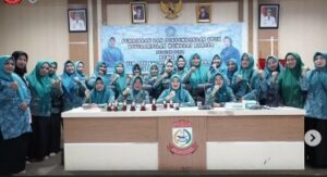 Ketua TP PKK Makassar Buka Pembinaan UP2K Membuat Boneka