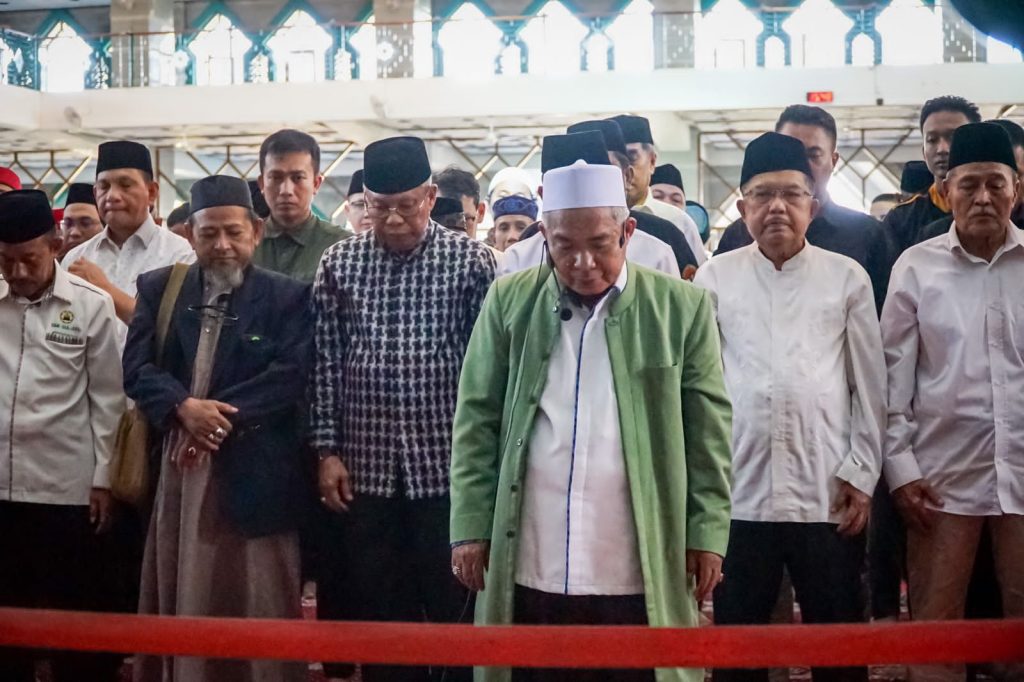 Bersama JK, TP Hadiri Salat Jenazah Amin Syam