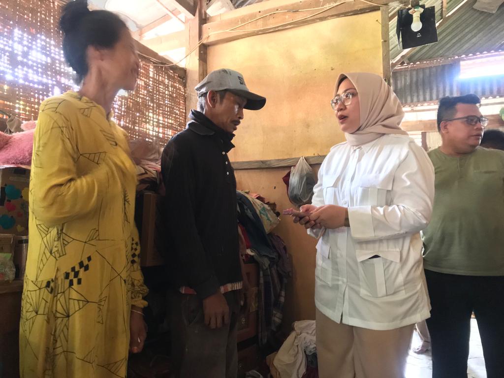 Tak Tanggung-tanggung, Caleg DPR RI Ini Beri Bantuan Rehab Rumah Warga di Sidrap