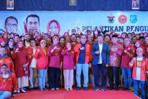 Misbawati Wawo Bersama 300 Lebih Pengurus IKA Unhas Bulukumba Dilantik Danny Pomnto