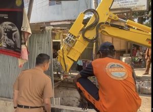 Satgas Dinas PU Makassar “Sikat Bersih” Kanal Pasar Cidu, Bontoala