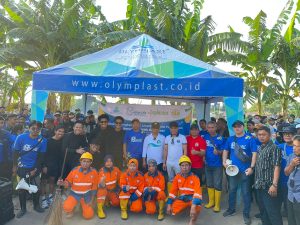 Kolaborasi Pemkot Makassar-WCD Sulsel-Olymplast-Pandawara Group Bersihkan Sampah di Kampung Nelayan