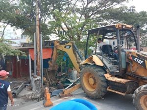 Aset Fasum Milik Pemkot Makassar di Jl Topaz Ditertibkan Petugas Gabungan