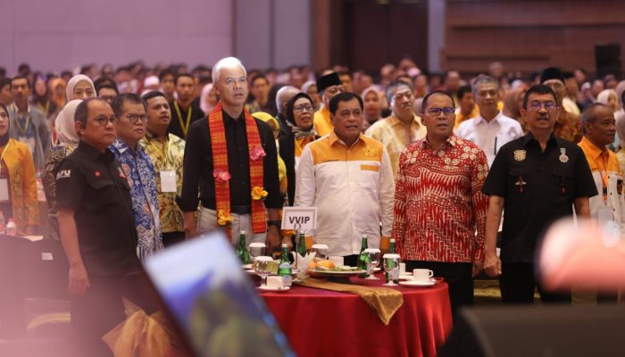 Danny Pomanto Dampingi Ganjar Pranowo dalam ‘Diskursus Demokrasi’ IKA UNM