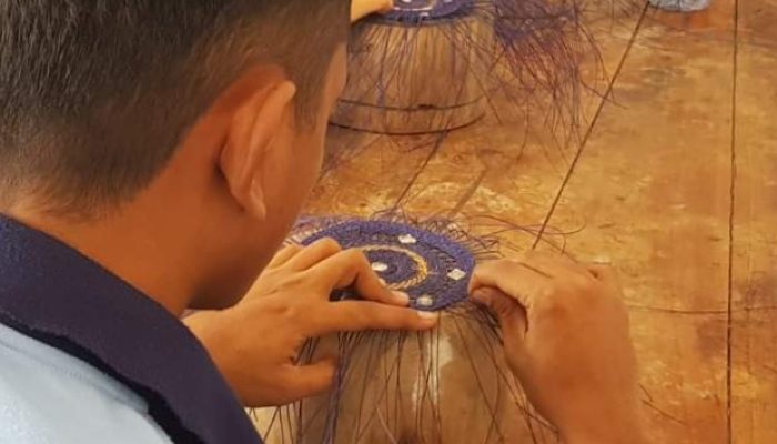Kreatif! Warga Binaan Lapas IIB Takalar Produksi 36 Buah Songkok Anyam dalam Sepekan