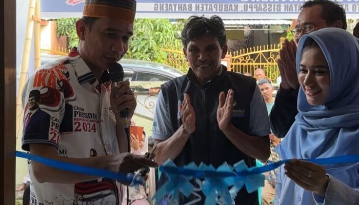 Rudianto Lallo Didampingi Sang Istri Resmikan Posko Pemenangan Anak Rakyat di Bantaeng
