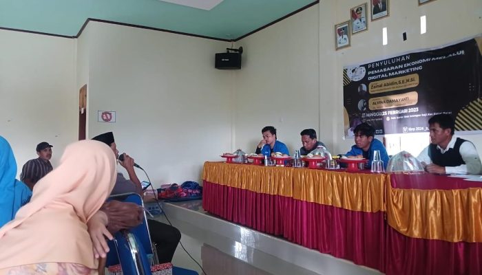 Mahasiswa KKNP UIAD Sinjai Gelar Penyuluhan soal Strategi Pemasaran di Desa Turungan Baji