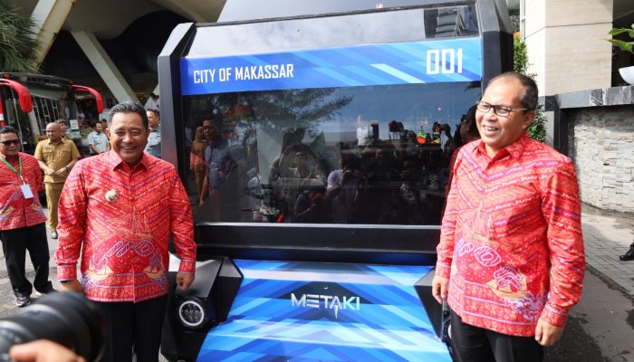 Komitmen Danny Wujudkan Makassar Low Carbon, Gunakan Kendaraan Listrik Hingga Pasang Solar Cell di Sekolah