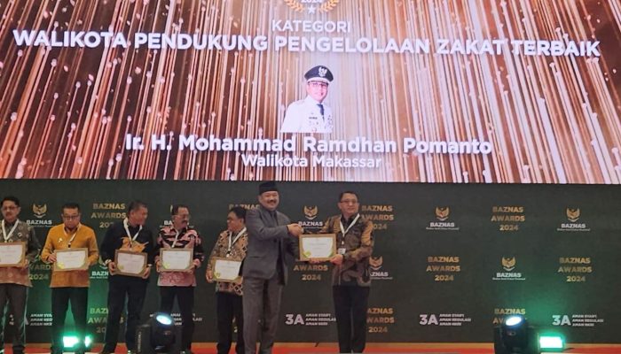 Danny Terima Penghargaan dari Baznas RI sebagai Wali Kota Pendukung Pengelolaan Zakat Terbaik