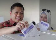 Didampingi Istri Tercinta, Yasir Machmud Gunakan Hak PiIihnya di TPS 12 Tanete Riattang