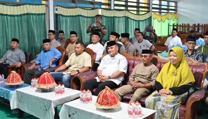 Pj Bupati Sinjai Buka Puasa Bersama dengan Keluarga Besar SMPN 5 Sinjai