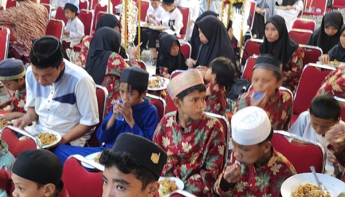 AUHM Buka Puasa Bersama Anak Yatim Piatu