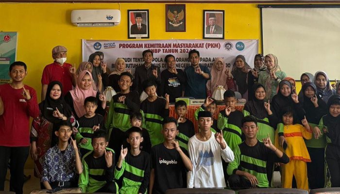Dosen PKh UNM Sosialisasi Pola Asuh Anak Disabilitas di Wajo