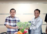 Camat Panakkukang Terima Benih Cabai dari Dinas Ketapang Makassar