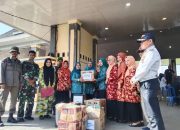 Bantuan Kemanusiaan dari Sinjai Diterima Langsung TP PKK Luwu di Posko Induk Siaga Bencana