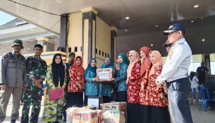 Bantuan Kemanusiaan dari Sinjai Diterima Langsung TP PKK Luwu di Posko Induk Siaga Bencana