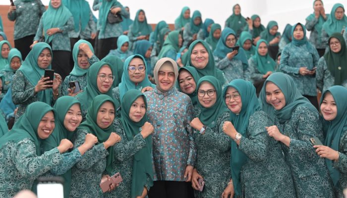 Indira Yusuf Ismail Tanamkan Jiwa Disiplin ke TP PKK Kecamatan Ujung Tanah