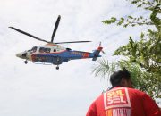Bantuan Pemkot Makassar-IKA Unhas Disalurkan ke Kecamatan Latimojong Gunakan Helikopter