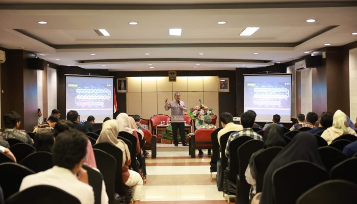 Danny Pomanto-Mahasiswa UGM Diskusi Makassar Kota Rendah Karbon: Kuncinya Perilaku Masyarakat