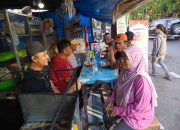 Warga Kota Makassar Antri Nasi Kuning Gratis Andi Seto Asapa