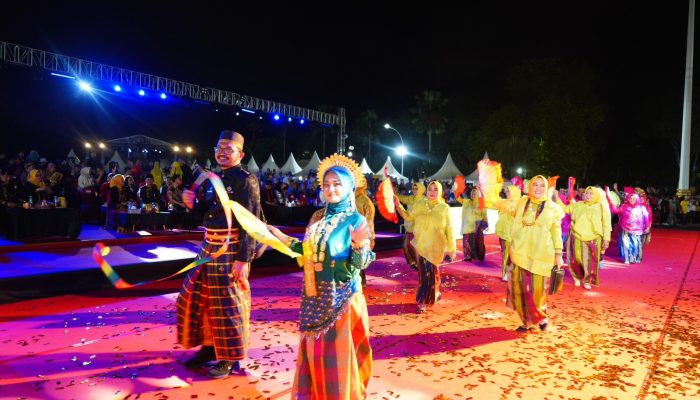 Rombongan dari Pemkot Palopo Tampil Memukau di Karnaval Budaya Apeksi Balikpapan 