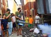 Cegah DBD, Tim Ahmad Susanto Lakukan Fogging ke Permukiman Warga