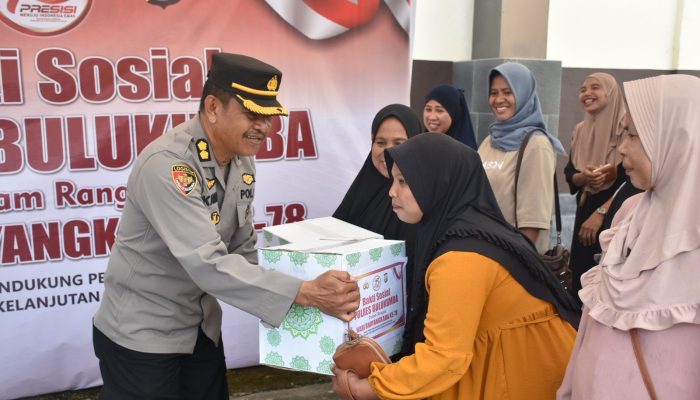 Semarak Hari Bhayangkara Ke-78, Polres Bulukumba Bagi Puluhan Paket Sembako